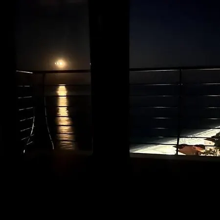 The Yacht House Nyaraló